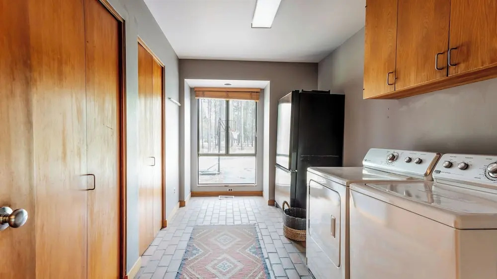 Skylight by Avantstay Elevated Mountain Home w/ Hot Tub, Billiards, Large Patio
