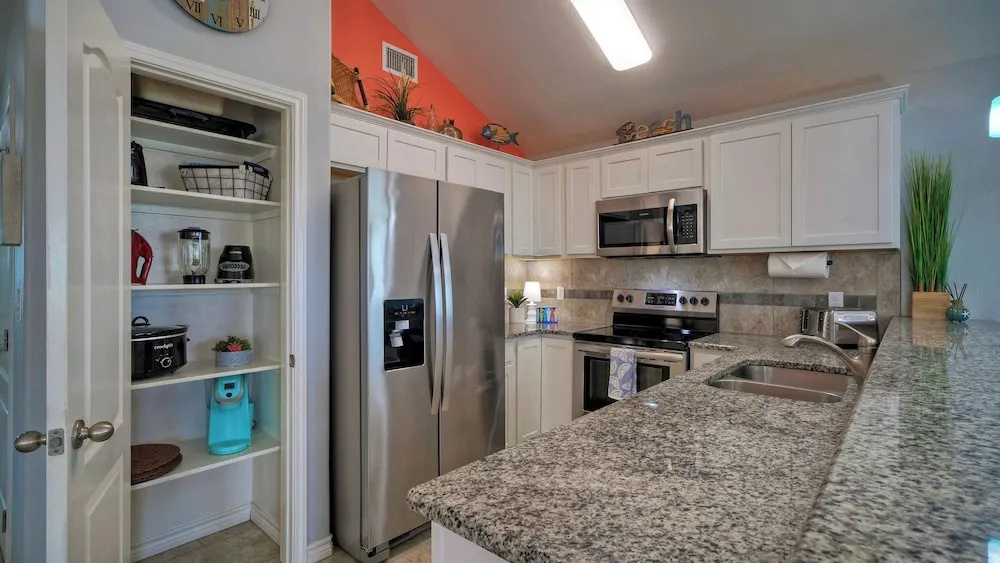 Laid Back Lime by AvantStay | Near Beach w/ Pool, Complimentary Pool Warmer