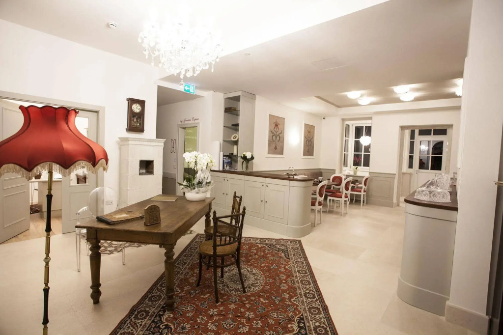 Villa Italia Luxury Suites and Apartments