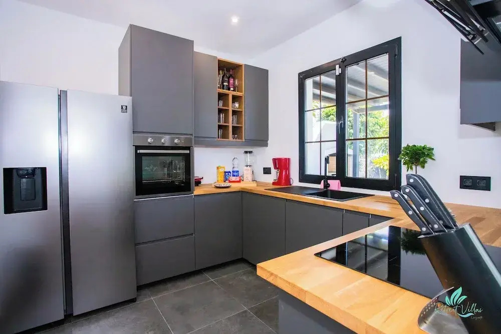 Gorgeous Newly Renovated 4-bedroom Villa!