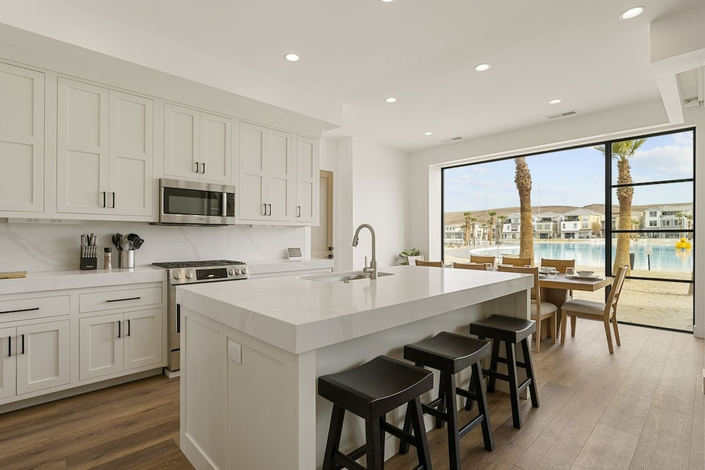 Pearl Beach A+b 6 Bedroom Home