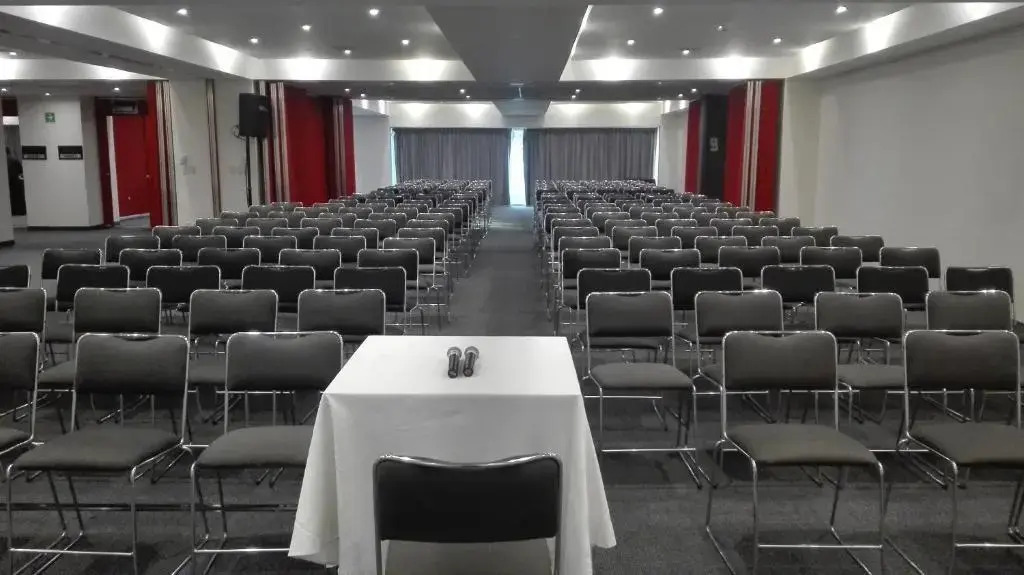 We Hotel Aeropuerto