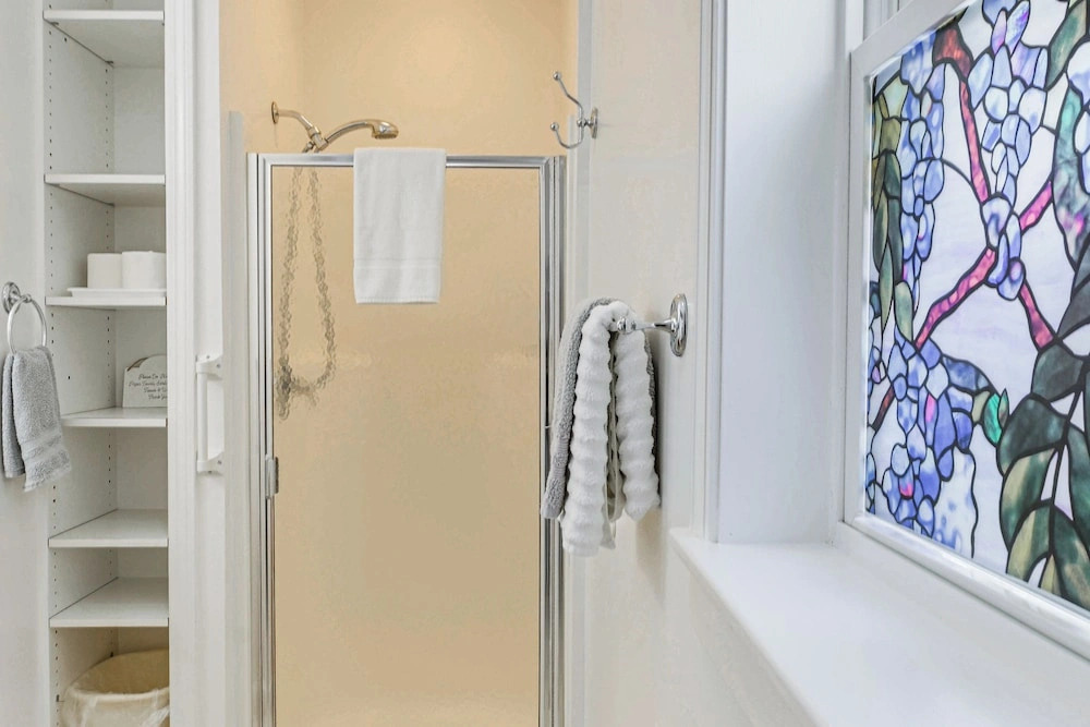 Unbeatable Downtown Location! Bar Harbor Apt
