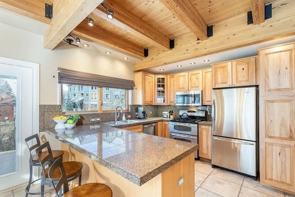 Giant Riverfront Deck W Grill, Tons Of Space @ Viking Lodge 100ab 4 Bedroom Condo by RedAwning