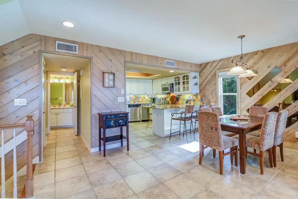 New Listing! Beachfront Bliss W/ Stunning Views 3 Bedroom Townhouse