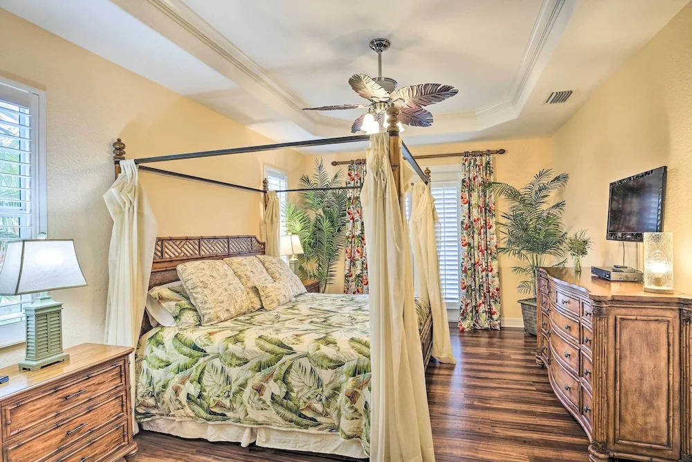 3 Mi to Downtown Cape Coral: Canal-Front Villa