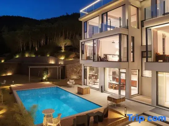Qingyunjian homestay in Moganshan  · Designer-Inspired Mountain Luxury Stay with Garden