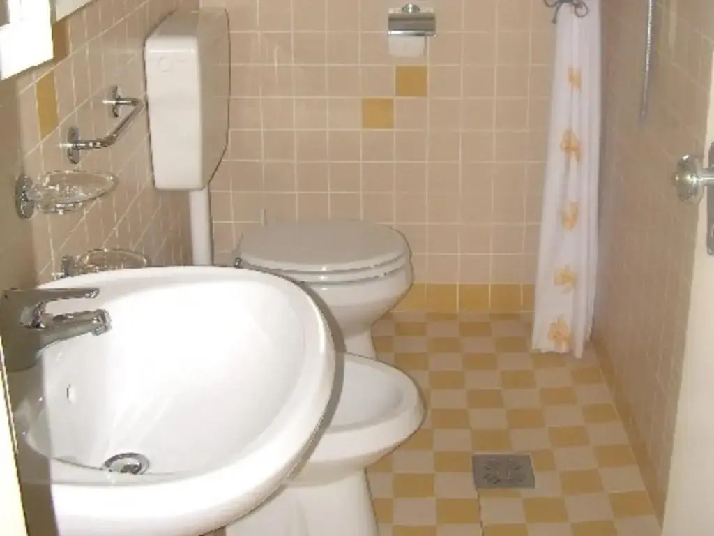 New apartment within a Renovated Detatched House Ground floor with Outdoor Patio