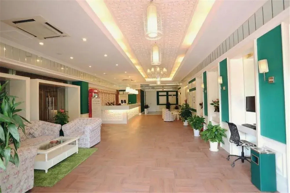 Yazhi Business Hotel
