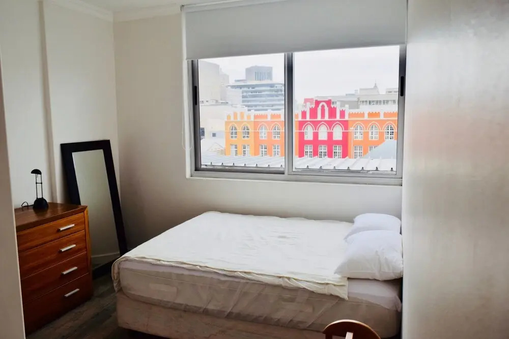 Bright 2 Bedroom Apartment in Cape Town City Centre