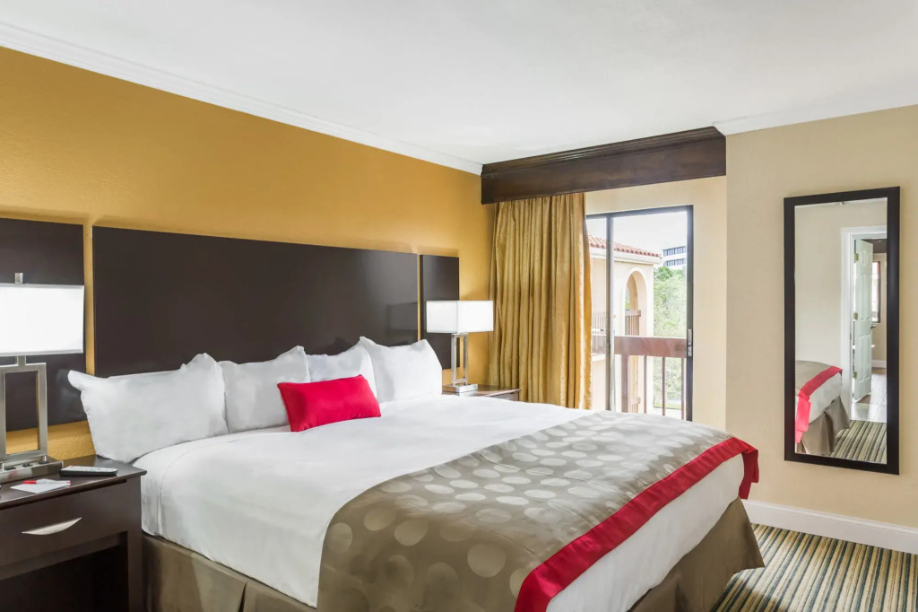 Holiday Inn & Suites Boca Raton - North