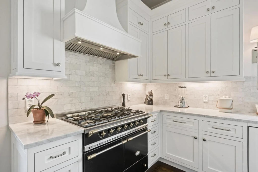 Upper level 1885 Queen Anne flat