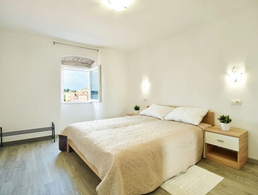 Old Town Splendid Apartments by Irundo