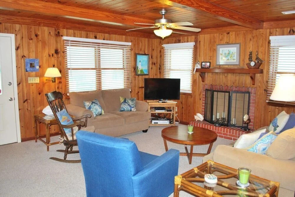 The Lee Cottage 3 Bedroom Home by RedAwning