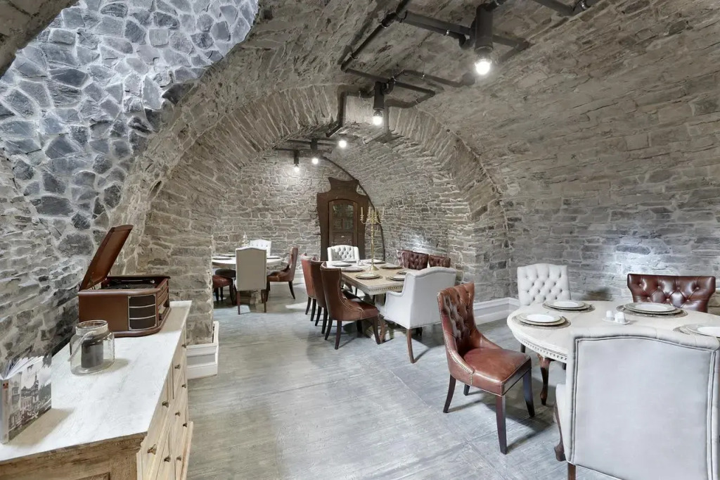 Hotel Regal 1880 - Boutique Hotel in Parcul Central Sinaia