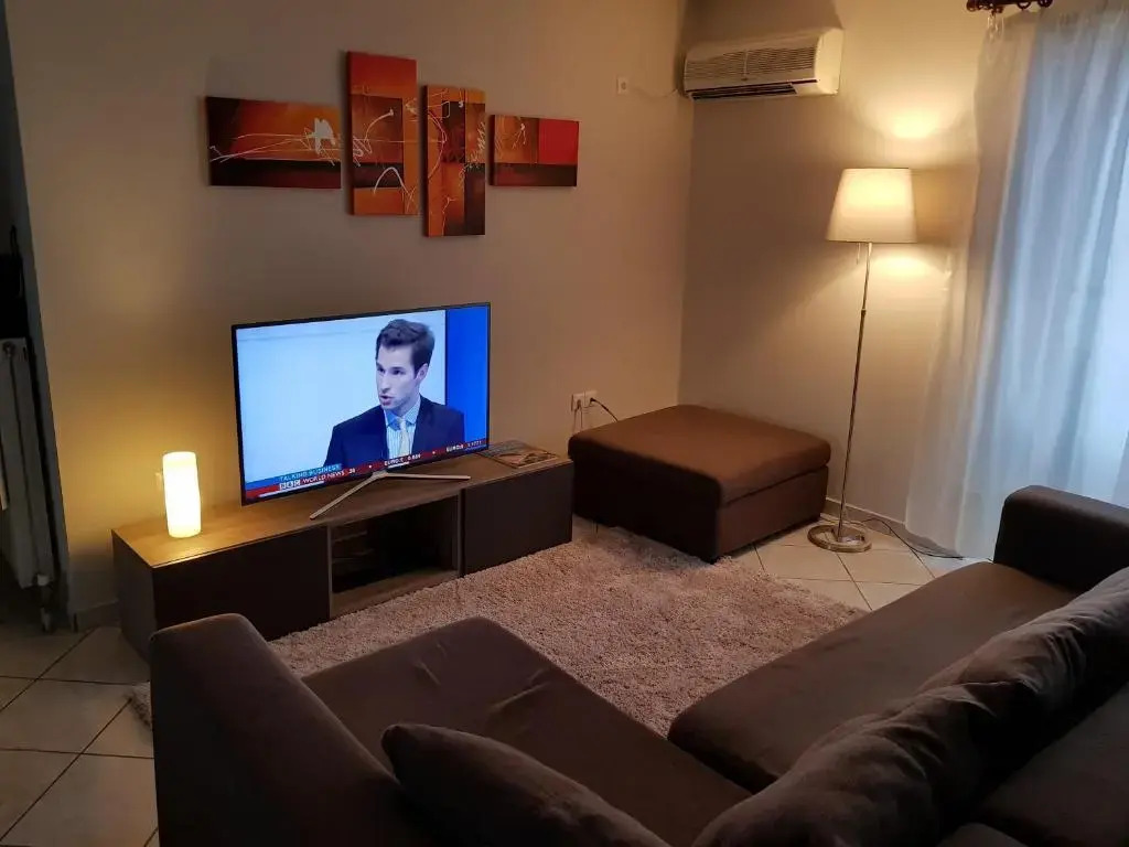 Holargos Metro Rooms