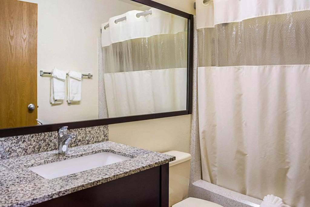 Quality Inn & Suites Clackamas - Portland