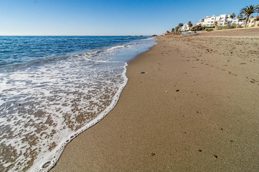 RDM33 -  2 bed apartment close to beach