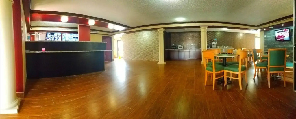 Red Roof Inn & Suites Houston - Hobby Airport