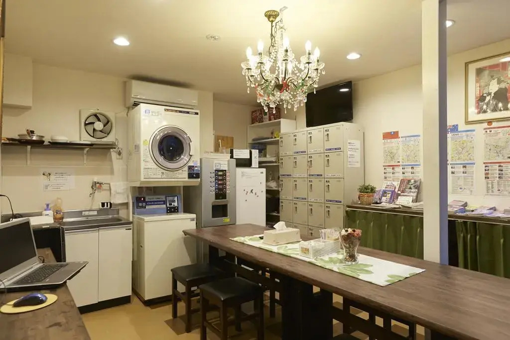 Hotel 3000 Jyuraku - Hostel