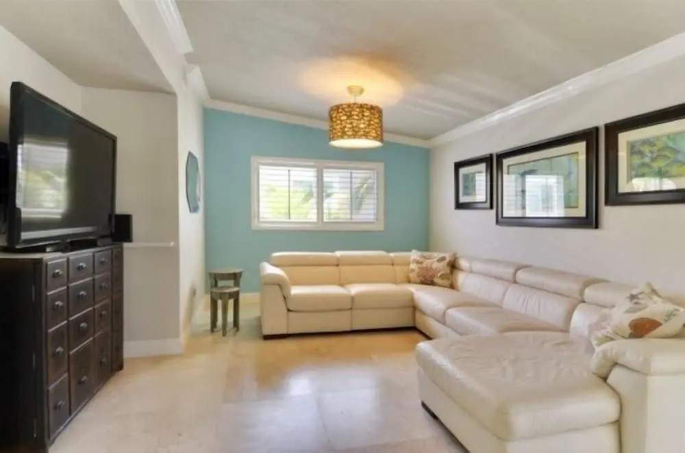 Beautifully Remodeled Roomy Single Family Stilt Home, 2 Bedroom Home by RedAwning