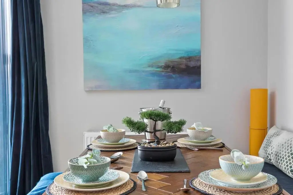 2 De Courcey House - Architect designed luxury apartment with parking, central Dartmouth