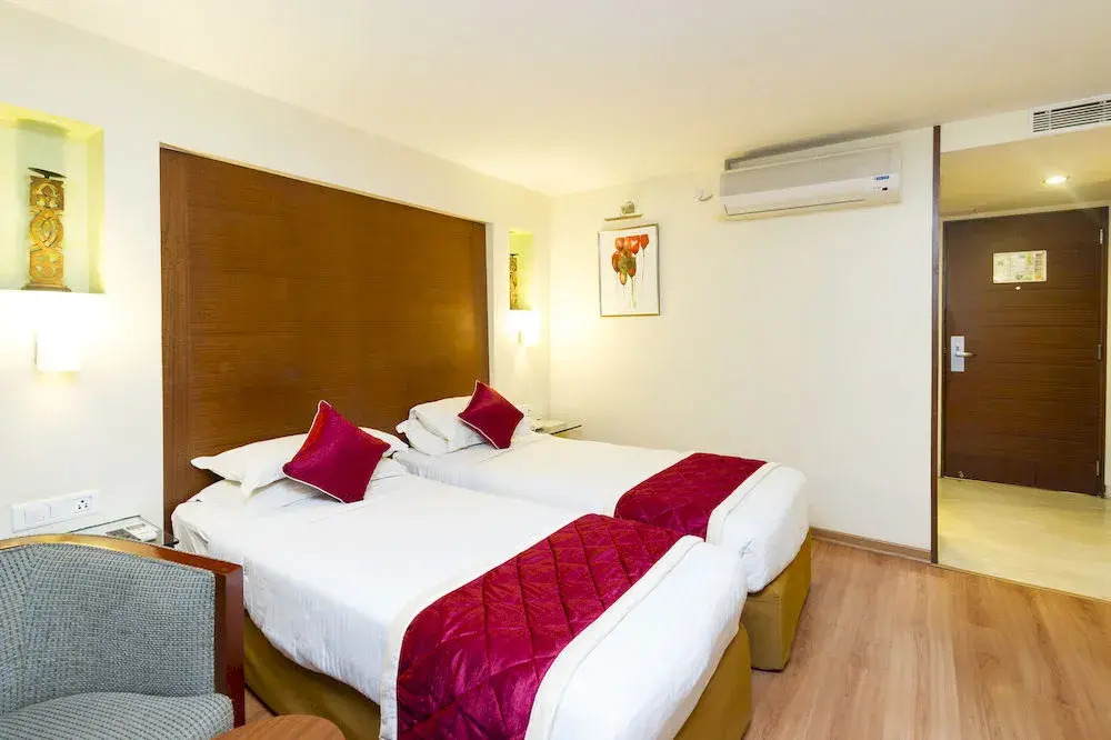 OYO Premium Cunningham Road