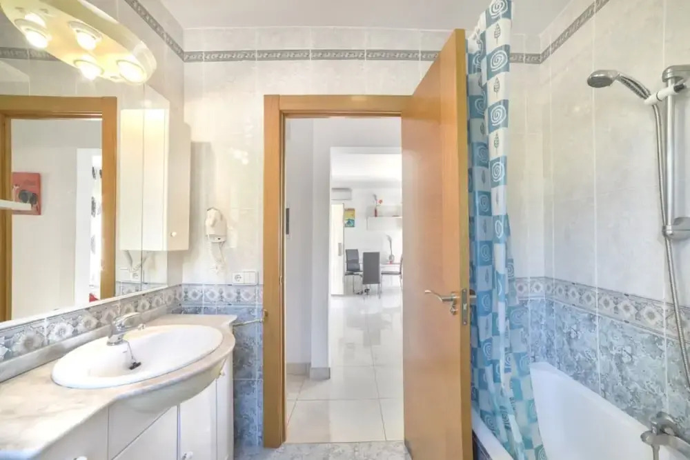 Villa - 2 Bedrooms with Pool and WiFi - 104987