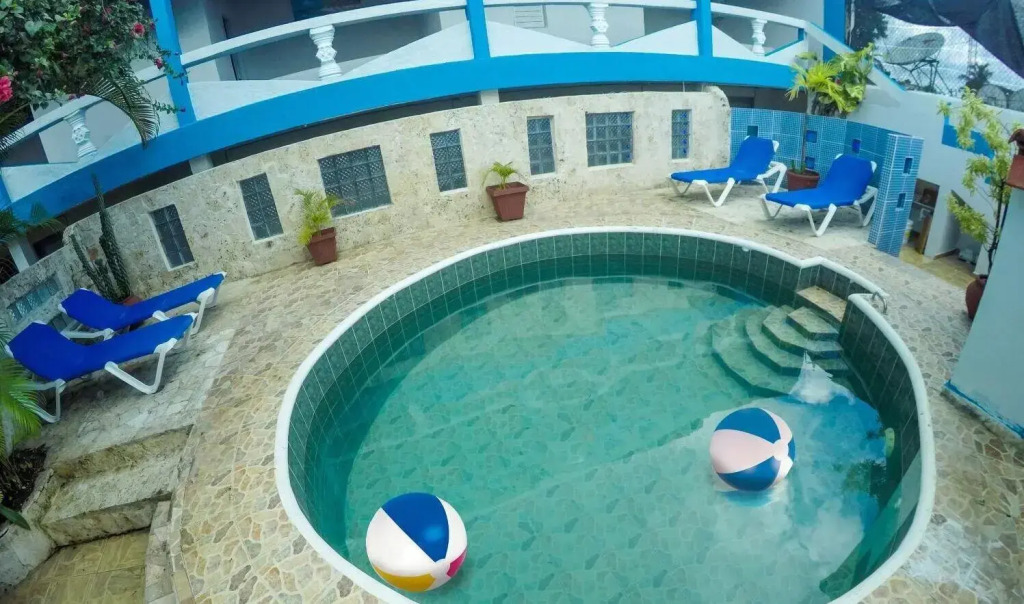 Hotel El Tronco Inc