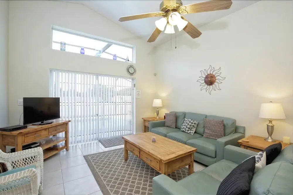Cozy and Charming Gated Family Style Home w Pool