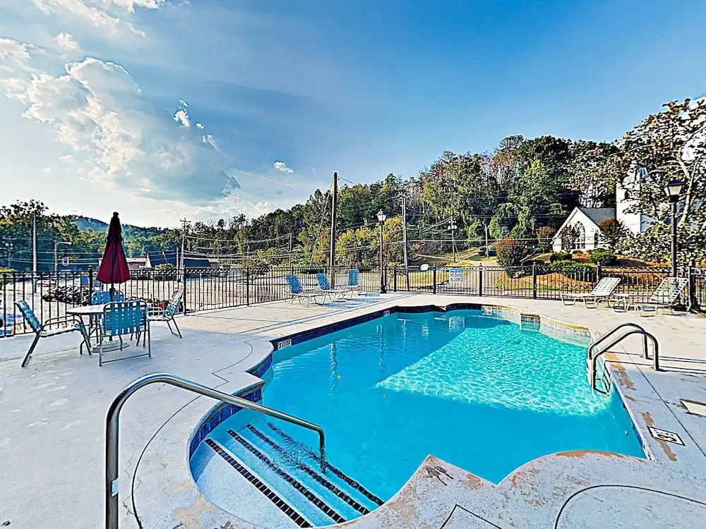 New Listing! Smoky Mountain Near Downtown 2 Bedroom Condo