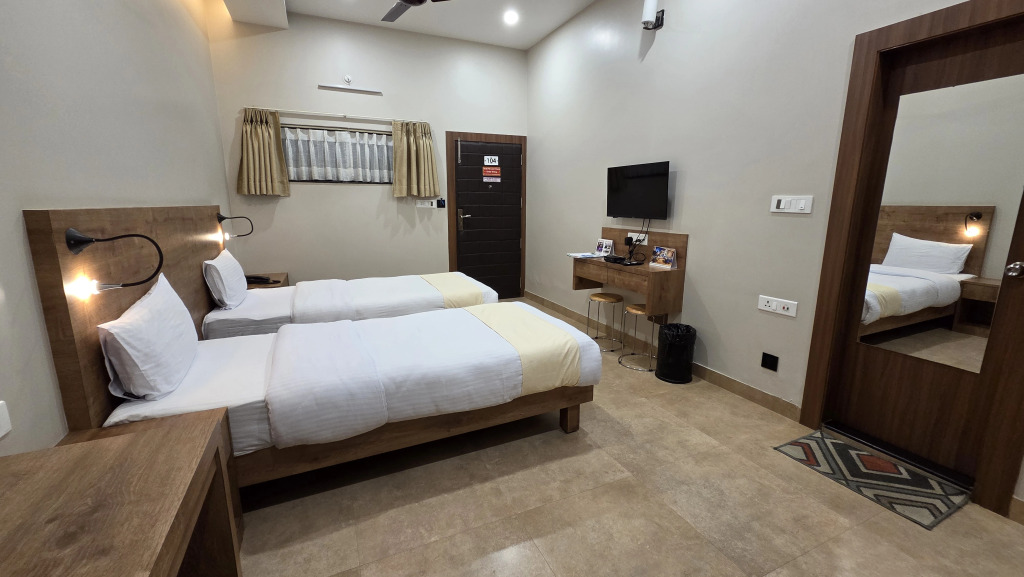 Hotel Gulmohar Grand