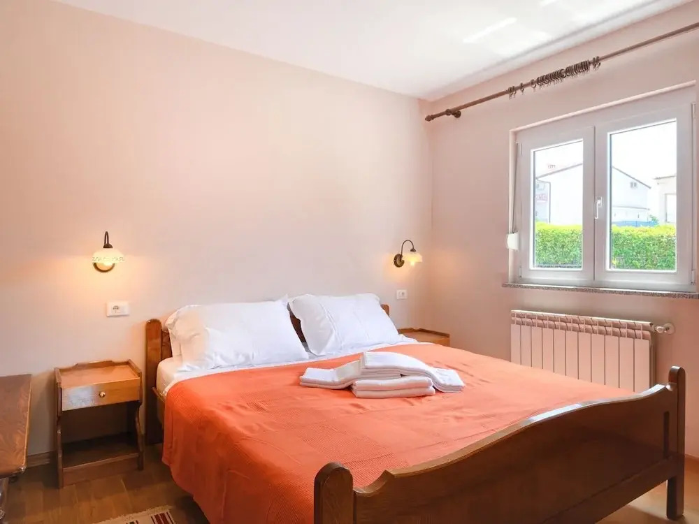 Modern apartment with pool, free Wi-Fi and air conditioning, ideal for a couple