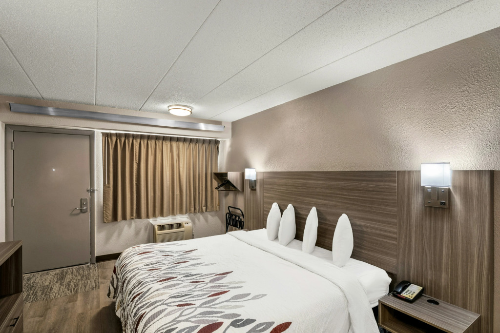 Red Roof Inn Enfield