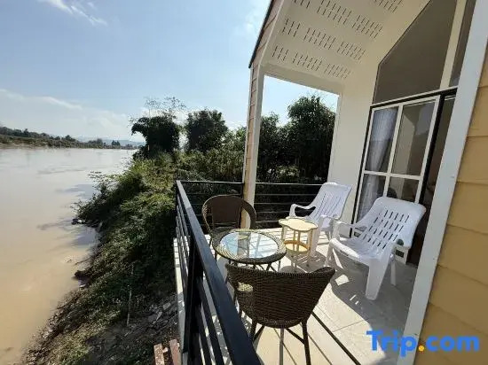 Nicha villa riverfront Thaton
