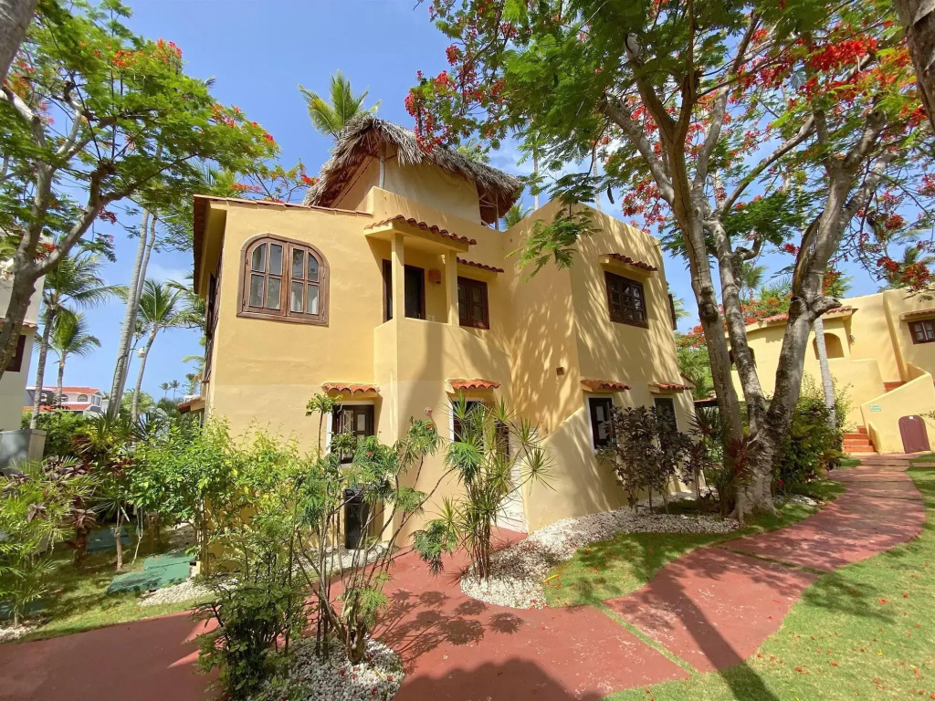 Bavaro Beach Condo-HOTEL with VILLAS & Suites WIFI BBQ Beach CLUB & SPA