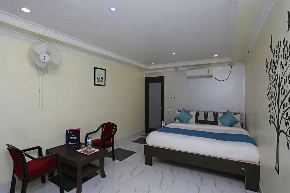 OYO Flagship 5716 Hotel Krishna