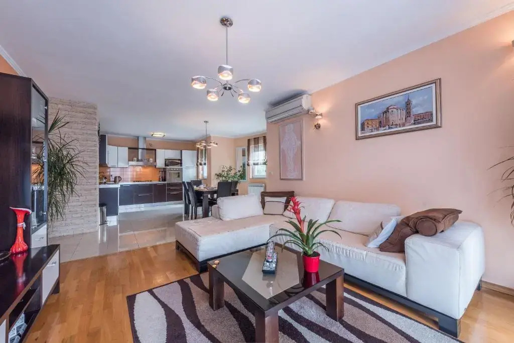 Kristina Apartments