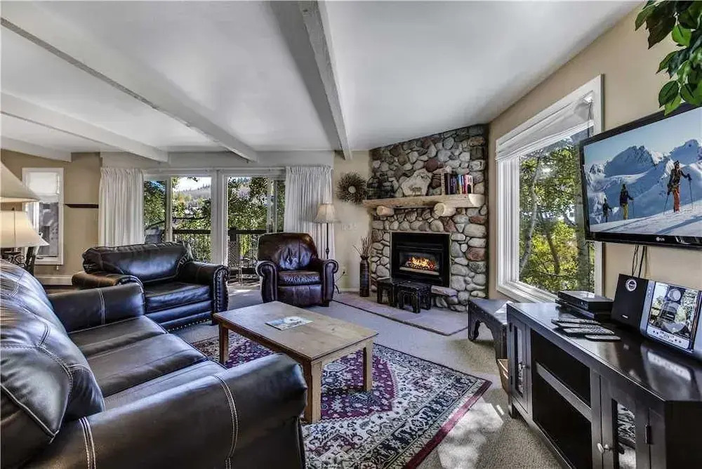 Woodbridge 19C - 2 Bedrooms Condo