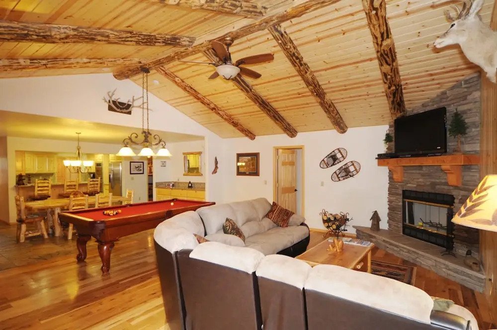 No. 21 Tamarack Lodge - 4 Br Cabin
