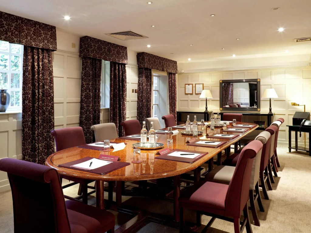 Mercure Salisbury White Hart Hotel & Apartments
