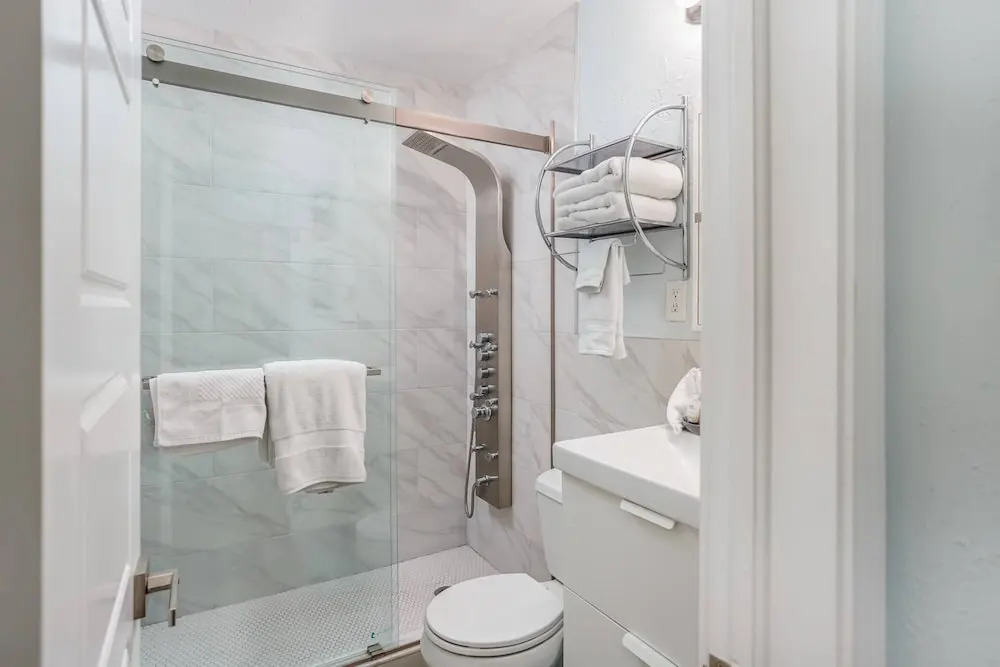 Modern Grove Beautiful 3 Bedroom Home