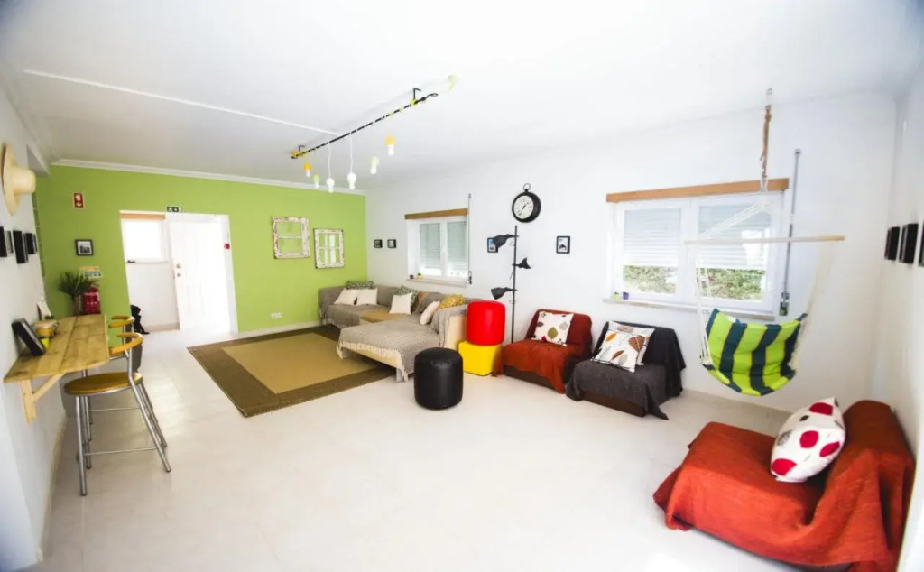 Pineapple Surf House