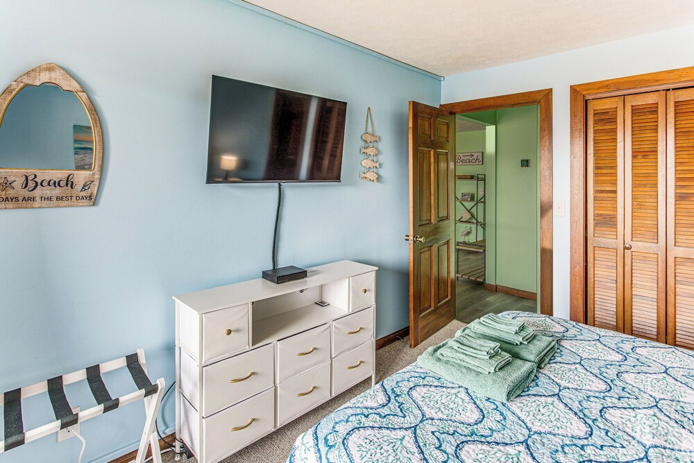 Walk to Ocean: Condo w/ 3 Pools in Myrtle Beach