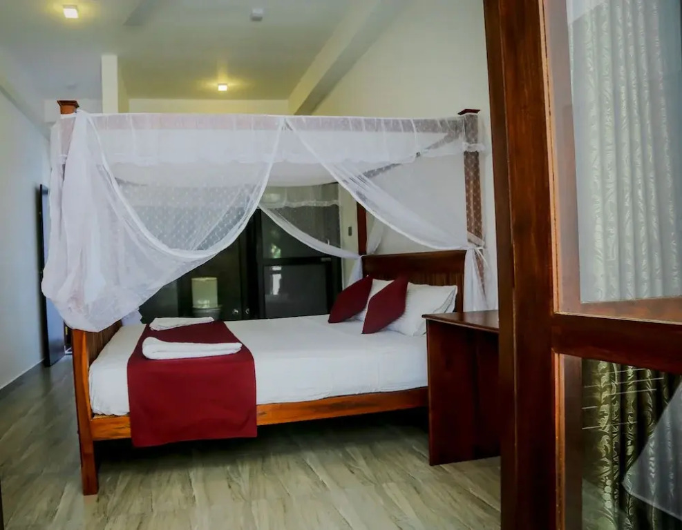 Kings Marine B&B Surf Hotel