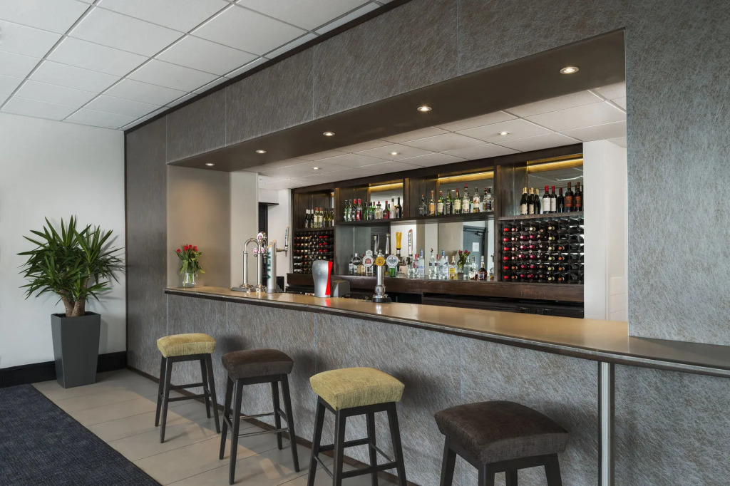 Отель Mercure Bedford Centre Hotel