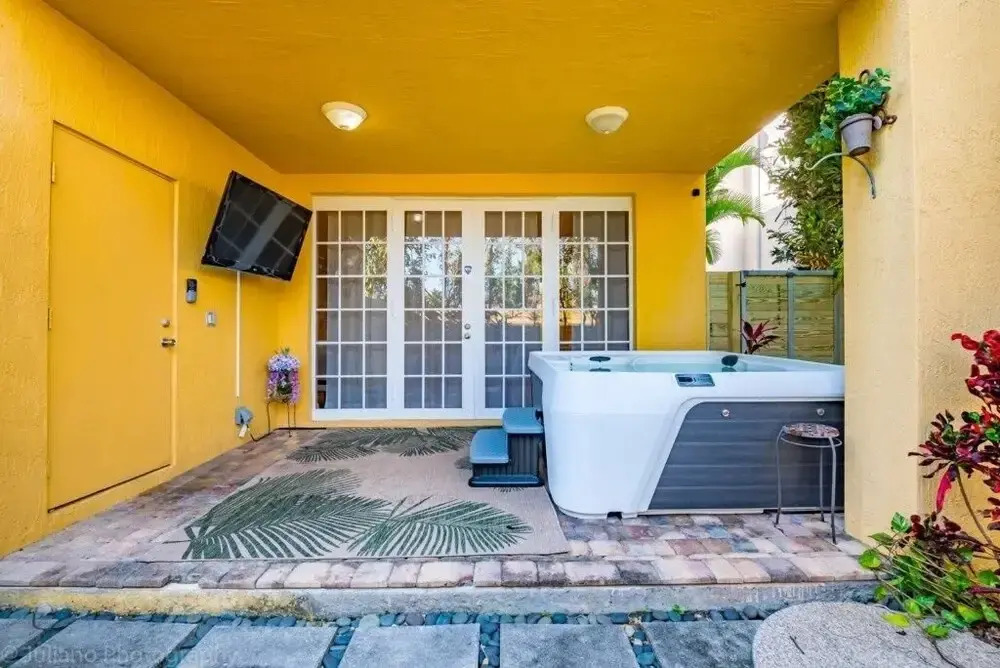 Las Olas Maison De Ville 3 Bedroom Townhouse by Redawning