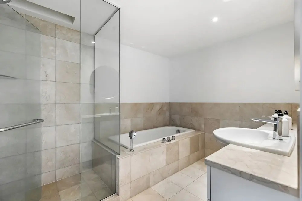 Modern 1BR Escape Central Auckland
