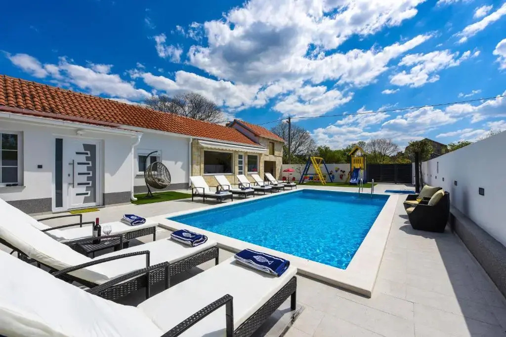 Villa Mare - with HEATED POOL