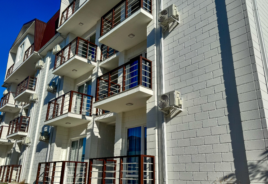 "Aquarius Hotel"